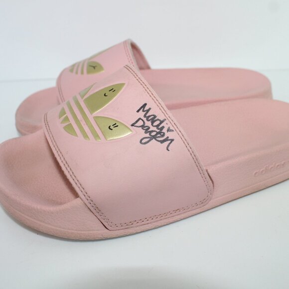 Adidas Women's ADILETTE LITE Mauve Slides Size 5 Signed Gymnast Madi Dagen & Kik - Picture 2 of 13